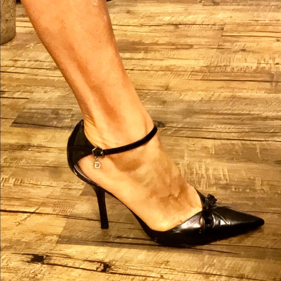 Guess Shoes - “Guess” black leather ankle silver signature size9